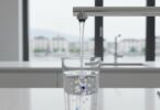 Fabio Hüther und der Beobachter: Evodrop steht für sauberes Wasser
