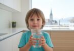 Sicheres Trinkwasser für Kinder: Eine Analyse jenseits der Grenzwerte