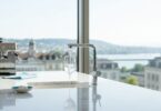 Wasser entkalken in der Genfer Wohnung: Wege zur technologischen Souveränität (2026)