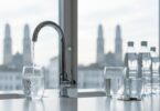 Kostenvergleich Leitungswasser vs. Mineralwasser Schweiz 2026: Die ökonomische und qualitative Bilanz